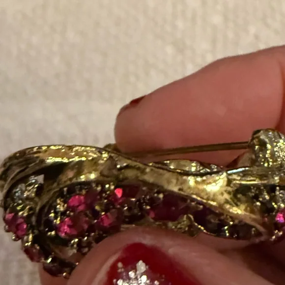 Vintage Elegant Pink Rhinestone Crystal Gold Brooch - Picture 5 of 10